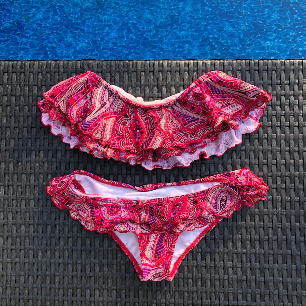 🌴🤯2/$20 Rip Curl ruffle bandeau bikini (tops and bottoms)